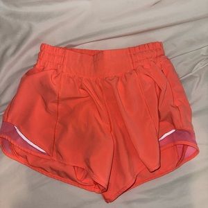 lululemon hotty hot SUNSET shorts size 4, 4inch shorts
